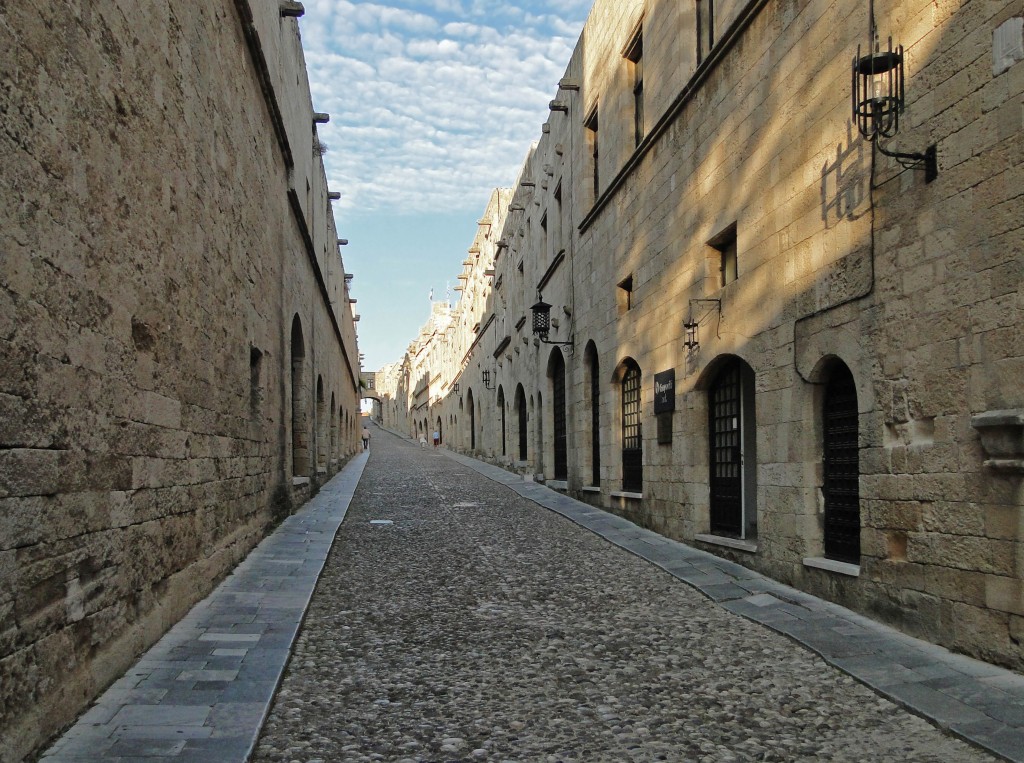 Street_of_Knights_(Rhodes)_01