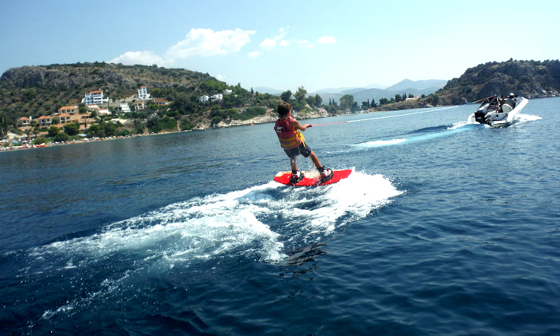 Sporturi nautice in Tolo