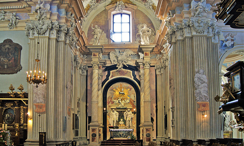 Biserica Sfanta Ana (interior)