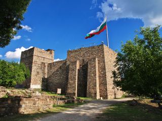  Excursie Veliko Tarnovo - Mini Bulgaria Park | 1 zi - autocar | 2025 