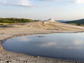  Excursie Vulcanii Noroiosi - Manastirea Ciolanu - Tabara de Sculptura Magura | 1 zi - autocar | 2025 