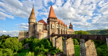 Excursie Manastirea Prislop - Castelul Corvinilor - Biserica Densus | 1 zi - Autocar | 2021 Excursie Manastirea Prislop - Castelul Corvinilor - Biserica Densus | 1 zi - Autocar | 2021