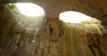 Excursie Casutele Flintstone – Geoparkul Iskar - Panega – Pestera Prohodna “Ochii lui Dumnezeu” | 1 zi - autocar | 2026