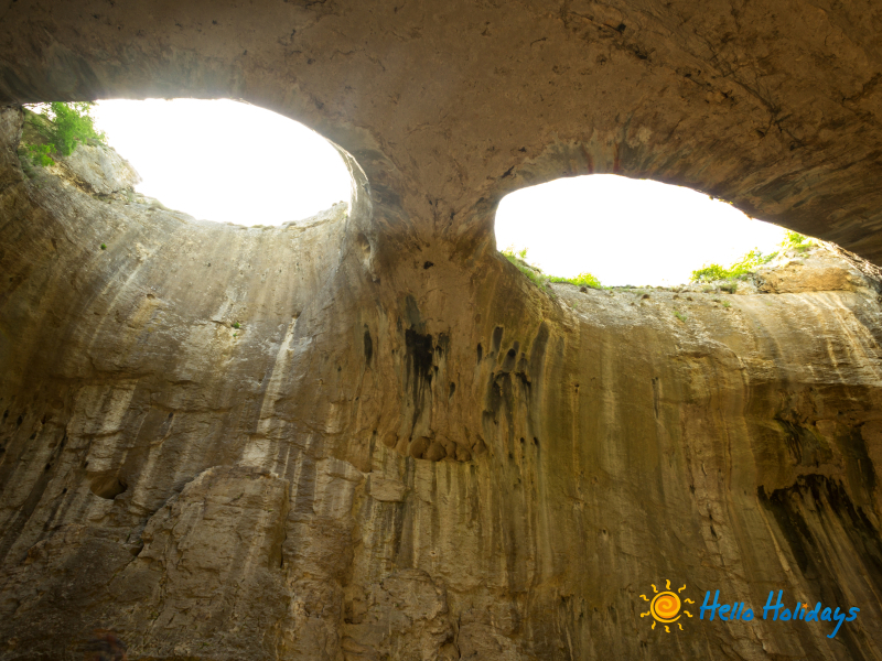 Excursie Casutele Flintstone – Geoparkul Iskar - Panega – Pestera Prohodna “Ochii lui Dumnezeu” | 1 zi - autocar | 2026