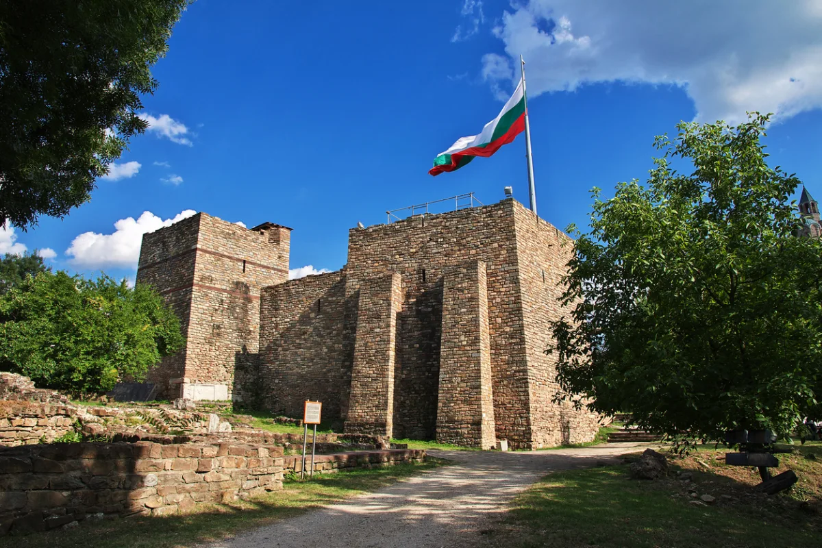 Excursie Veliko Tarnovo - Mini Bulgaria Park | 1 zi - autocar | 2026
